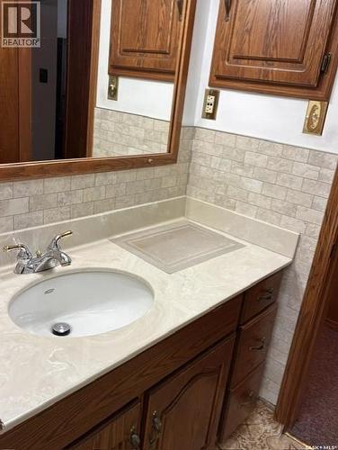 203 Argyle Street, Regina, SK - Indoor Photo Showing Bathroom