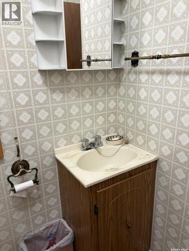 203 Argyle Street, Regina, SK - Indoor Photo Showing Bathroom