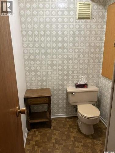 203 Argyle Street, Regina, SK - Indoor Photo Showing Bathroom