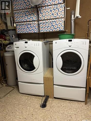203 Argyle Street, Regina, SK - Indoor Photo Showing Laundry Room
