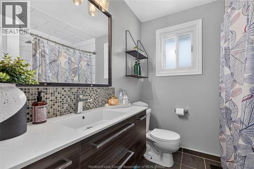 1749 Shawnee, Tecumseh, ON - Indoor Photo Showing Bathroom