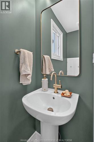 1749 Shawnee, Tecumseh, ON - Indoor Photo Showing Bathroom