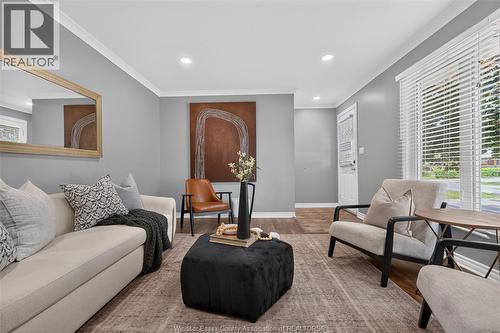 1749 Shawnee, Tecumseh, ON - Indoor Photo Showing Living Room