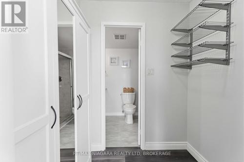 walk through closet - 1207 - 7 Gale Crescent, St. Catharines (E. Chester), ON - Indoor