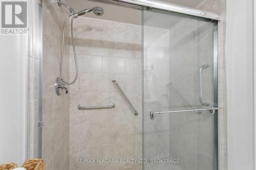 Master bath shower - 1207 - 7 Gale Crescent, St. Catharines (E. Chester), ON - Indoor Photo Showing Bathroom