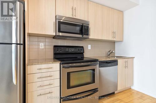 2111 - 65 Bremner Boulevard, Toronto, ON - Indoor Photo Showing Kitchen