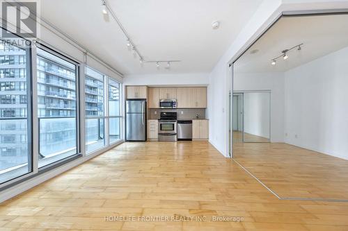 2111 - 65 Bremner Boulevard, Toronto, ON - Indoor Photo Showing Kitchen