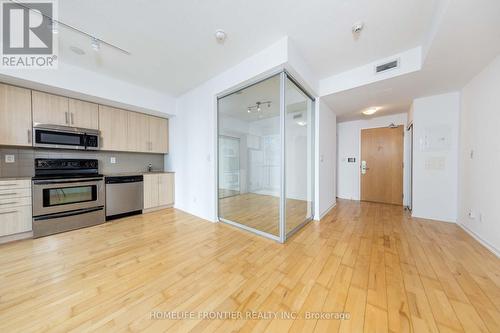 2111 - 65 Bremner Boulevard, Toronto, ON - Indoor Photo Showing Kitchen