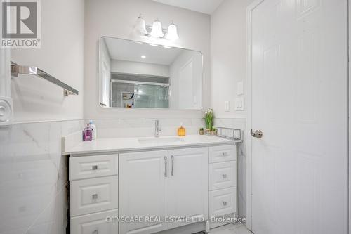 65 Mullis Crescent, Brampton, ON - Indoor Photo Showing Bathroom