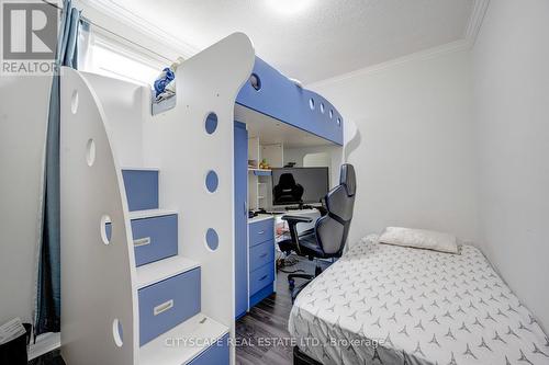 65 Mullis Crescent, Brampton, ON - Indoor Photo Showing Bedroom