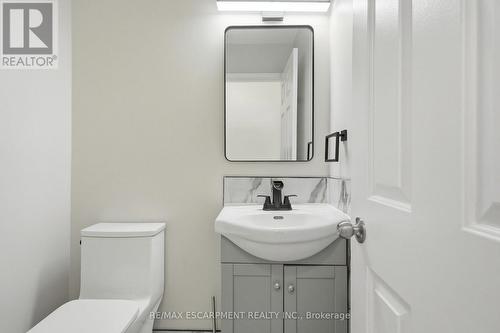 448 Stone Church Road E, Hamilton, ON - Indoor Photo Showing Bathroom