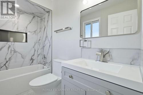 448 Stone Church Road E, Hamilton, ON - Indoor Photo Showing Bathroom