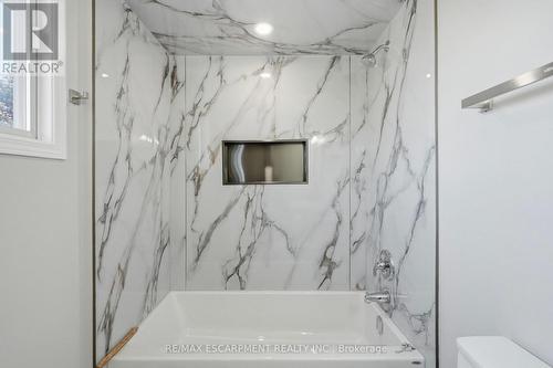 448 Stone Church Road E, Hamilton, ON - Indoor Photo Showing Bathroom