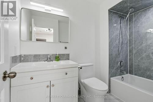 448 Stone Church Road E, Hamilton, ON - Indoor Photo Showing Bathroom