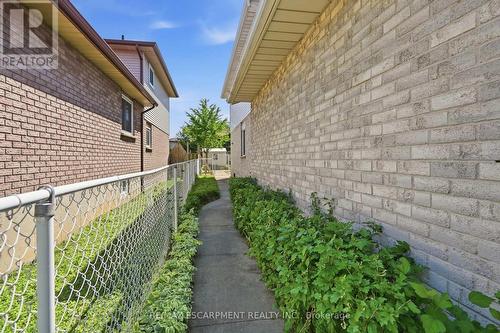 448 Stone Church Road E, Hamilton, ON - Outdoor