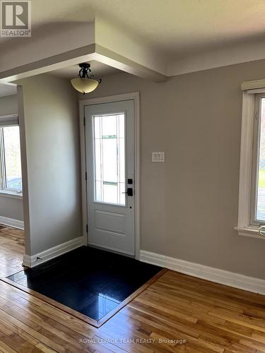 Front door - 9 Tower Road E, Ottawa, ON - Indoor Photo Showing Other Room