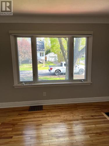 Lving room window lets in plenty of natural light - 9 Tower Road E, Ottawa, ON - Indoor Photo Showing Other Room