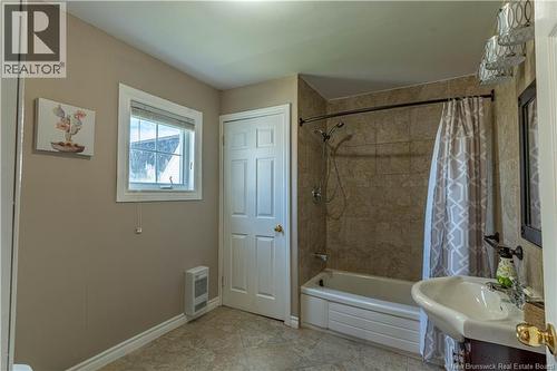 4 Gregg Street, Baie-Sainte-Anne, NB - Indoor Photo Showing Bathroom