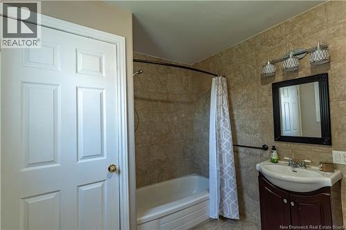4 Gregg Street, Baie-Sainte-Anne, NB - Indoor Photo Showing Bathroom