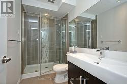 Main Bathroom - 