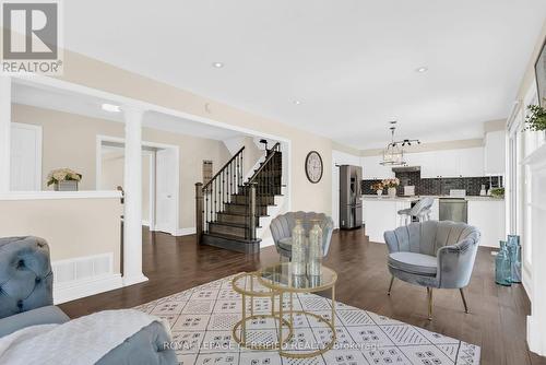 5890 Tampico Way, Mississauga, ON - Indoor Photo Showing Living Room