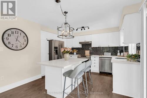 5890 Tampico Way, Mississauga, ON - Indoor Photo Showing Kitchen With Upgraded Kitchen