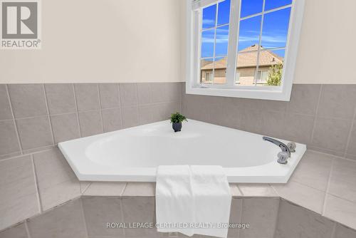 5890 Tampico Way, Mississauga, ON - Indoor Photo Showing Bathroom