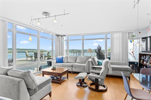 #805-38 Front St, Nanaimo, BC - Indoor Photo Showing Living Room