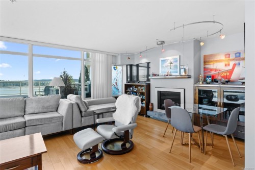 #805-38 Front St, Nanaimo, BC - Indoor Photo Showing Living Room With Fireplace