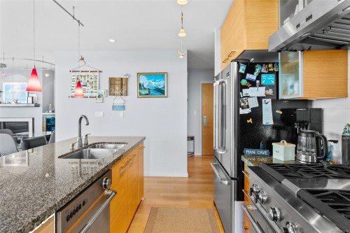 #805-38 Front St, Nanaimo, BC - Indoor Photo Showing Kitchen With Double Sink With Upgraded Kitchen