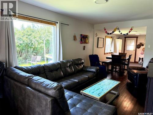 402 4Th Street, Medstead, SK - Indoor Photo Showing Living Room