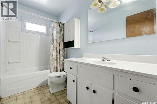 158 Read Avenue, Regina, SK - Indoor Photo Showing Bathroom
