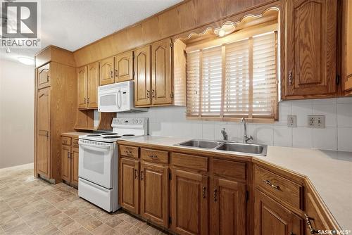 158 Read Avenue, Regina, SK - Indoor Photo Showing Kitchen With Double Sink