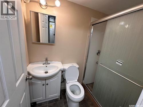 1106 10Th Avenue E, Regina, SK - Indoor Photo Showing Bathroom