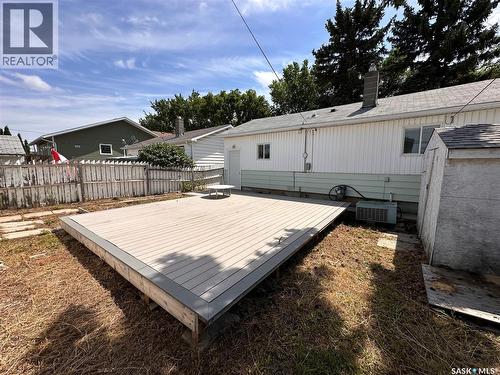 1106 10Th Avenue E, Regina, SK - Outdoor