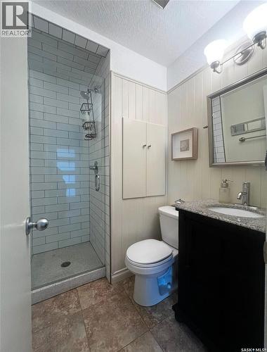 1183 George Street E, Swift Current, SK - Indoor Photo Showing Bathroom