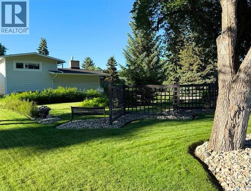 1183 George Street E, Swift Current, SK - Outdoor