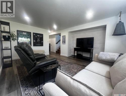 1183 George Street E, Swift Current, SK - Indoor Photo Showing Living Room