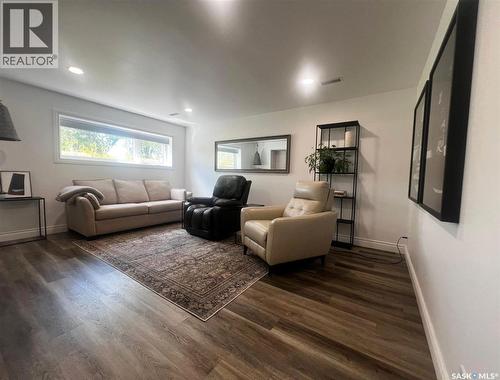 1183 George Street E, Swift Current, SK - Indoor Photo Showing Living Room