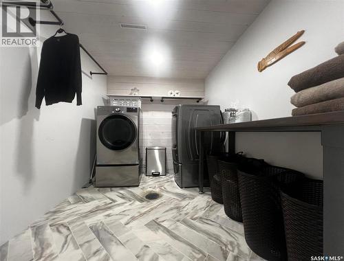 1183 George Street E, Swift Current, SK - Indoor Photo Showing Laundry Room