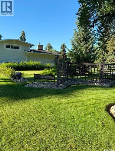 1183 George Street E, Swift Current, SK - Outdoor