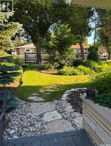 1183 George Street E, Swift Current, SK - Outdoor