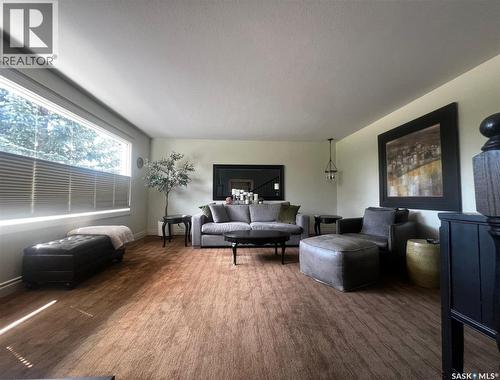 1183 George Street E, Swift Current, SK - Indoor