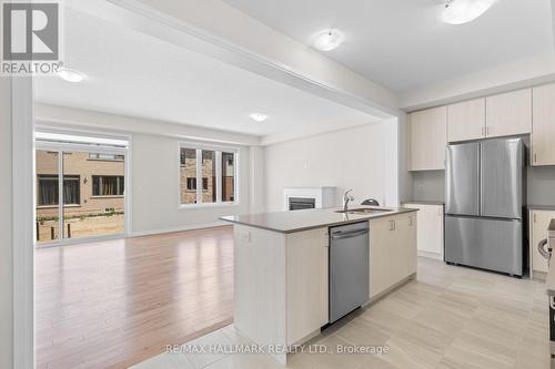 16 Crossmore Crescent, Cambridge, ON - Indoor Photo Showing Kitchen With Stainless Steel Kitchen
