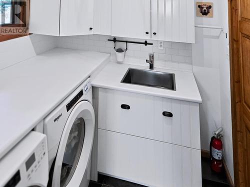 123 Canfield Rd, Kenora, ON - Indoor Photo Showing Laundry Room