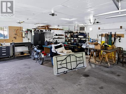 123 Canfield Rd, Kenora, ON - Indoor Photo Showing Garage