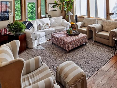 123 Canfield Rd, Kenora, ON - Indoor Photo Showing Living Room