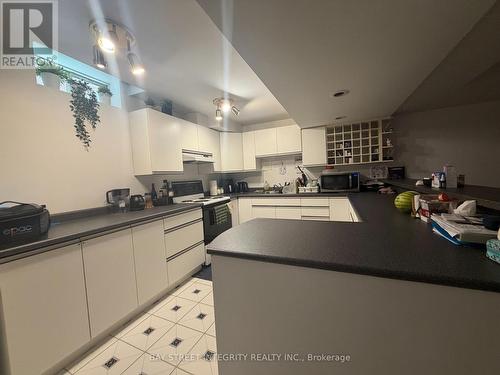 5110 Nishga Court, Mississauga, ON - Indoor Photo Showing Kitchen