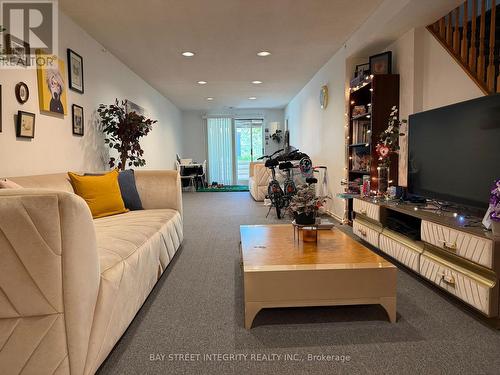 5110 Nishga Court, Mississauga, ON - Indoor Photo Showing Living Room