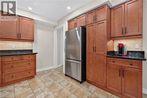 160 Wills Crescent, Binbrook, ON - Indoor Photo Showing Kitchen
